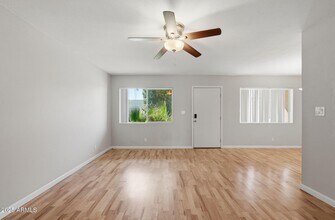 1702 W Tuckey Ln in Phoenix, AZ - Foto de edificio - Building Photo