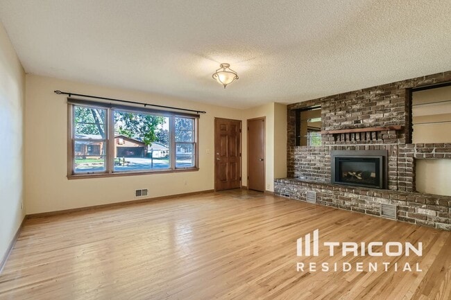 600 Manor Dr NE in Minneapolis, MN - Building Photo - Building Photo