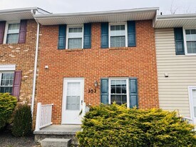 353 New Kent Rd in Blacksburg, VA - Building Photo