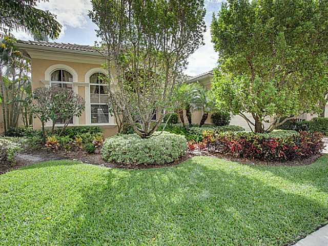 114 Tranquilla Dr in Palm Beach Gardens, FL - Building Photo