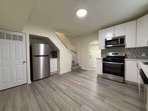 3958 Brentwood Rd in Pittsburgh, PA - Foto de edificio - Building Photo