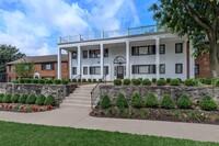 Drexelbrook Apartments in Drexel Hill, PA - Building Photo - Building Photo