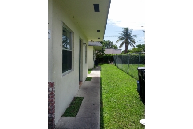 4080 NW 31 Ter in Lauderdale Lakes, FL - Building Photo - Building Photo