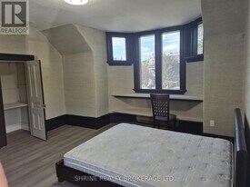 607 Queens Ave in London, ON - Building Photo
