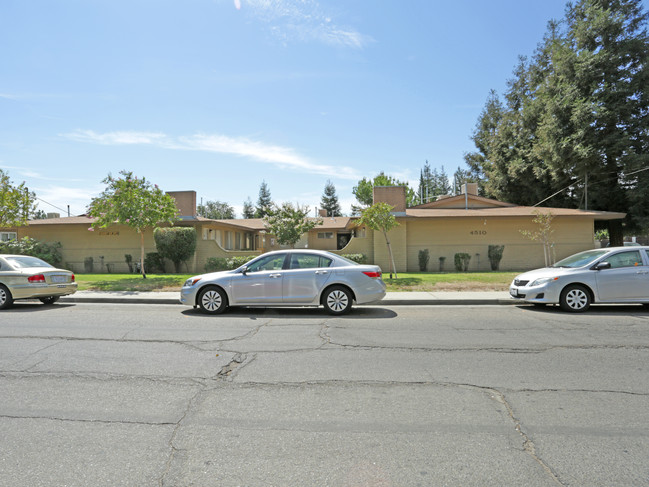 4510 E Sierra Madre Ave in Fresno, CA - Foto de edificio - Building Photo