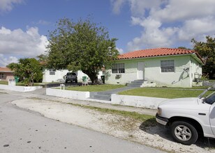 1237-1243 NE 110th Ter in Miami, FL - Foto de edificio - Building Photo