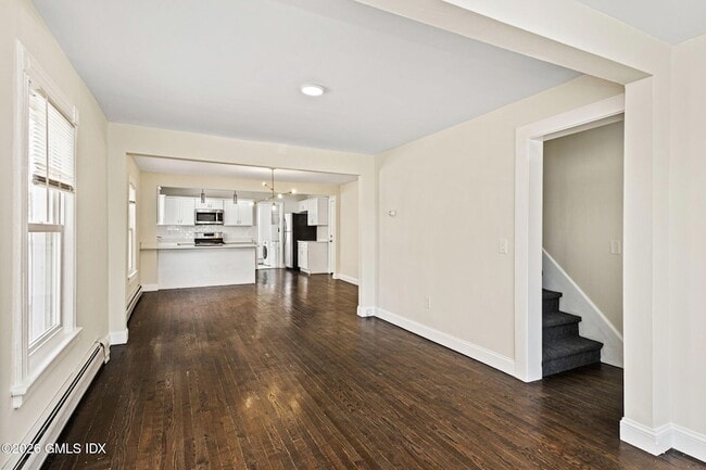 10 Artic St, Unit A in Greenwich, CT - Foto de edificio - Building Photo