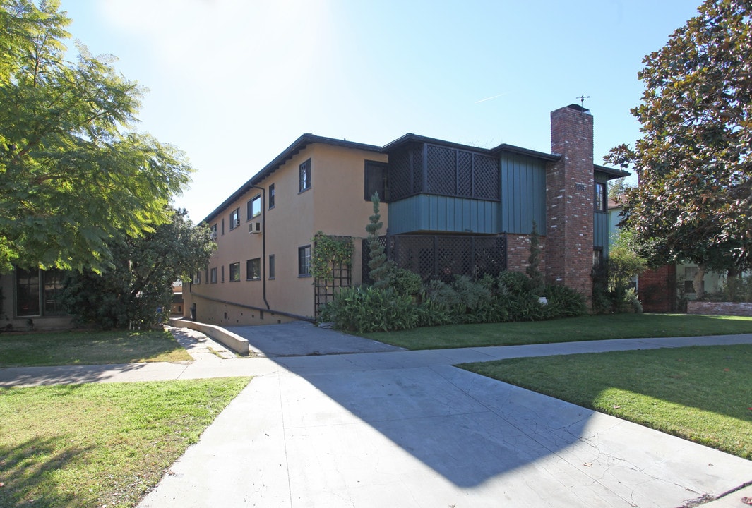 3244 Rowena Ave in Los Angeles, CA - Building Photo