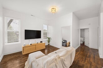 2228 S Wood St in Chicago, IL - Building Photo - Building Photo