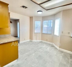 215 W Clover Rd in Tracy, CA - Building Photo - Building Photo