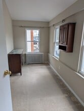 136 Duffy Ave in Hicksville, NY - Foto de edificio - Building Photo