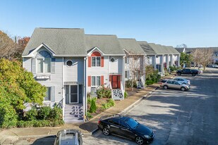 Scott's Point in Hampton, VA - Building Photo