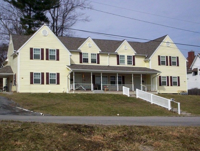 1105-1111 Chamberlain Ave in Fairmont, WV - Foto de edificio - Building Photo