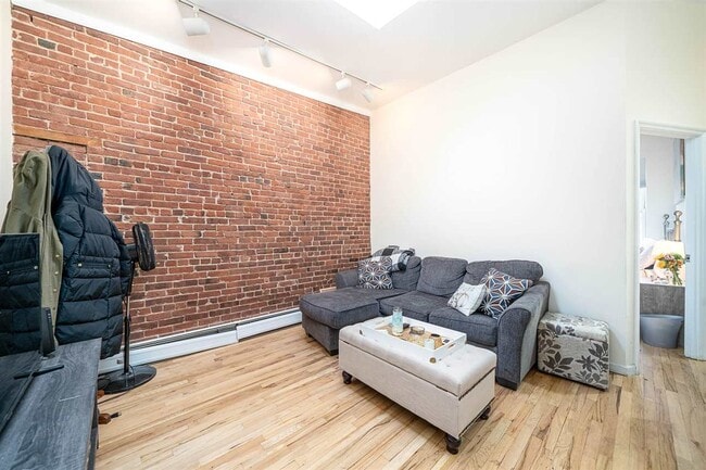 109 Bloomfield St in Hoboken, NJ - Building Photo - Building Photo