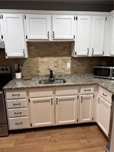 3524 W Shore Rd in Warwick, RI - Building Photo - Building Photo