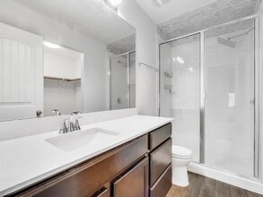 3306 Tilmon Ln. in Austin, TX - Foto de edificio - Building Photo