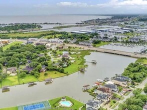 1834 Lakeside Dr in Seabrook, TX - Building Photo - Building Photo