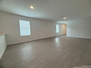 247 Ottawa Way in New Braunfels, TX - Foto de edificio - Building Photo