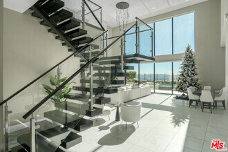 20306 Willoughby Ln in Los Angeles, CA - Building Photo - Building Photo