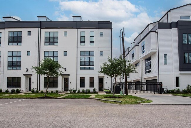 property at 2910 Lamar St