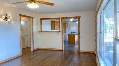 1017 County Rd 914A in Burleson, TX - Foto de edificio - Building Photo