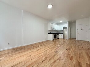 346 W 52nd St in New York, NY - Building Photo - Building Photo