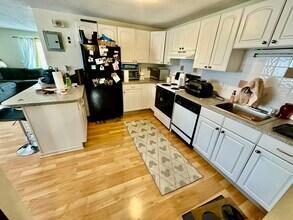 260 River St, Unit 6 in Waltham, MA - Building Photo - Building Photo