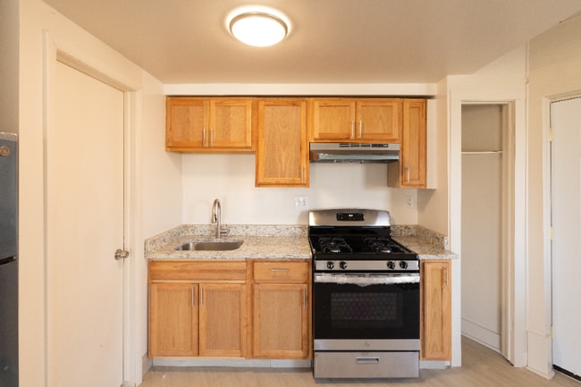 4301 Harriet St, Unit A-1 in Inkster, MI - Foto de edificio - Building Photo