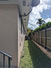 1571 NE 109th St in Miami, FL - Building Photo - Building Photo