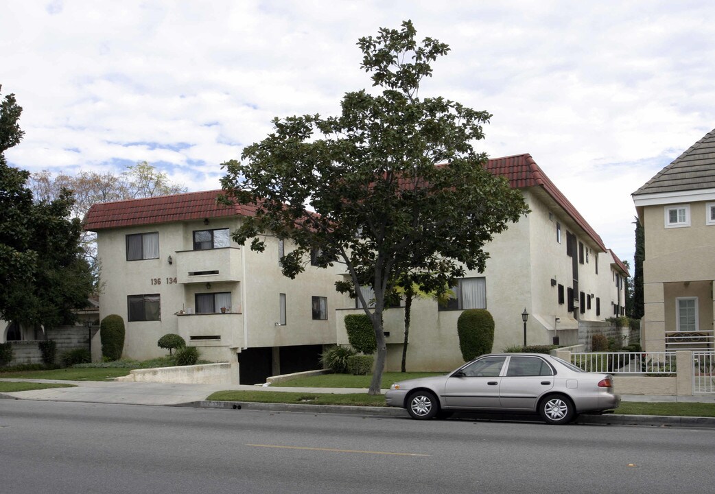 130 N Marengo Ave in Alhambra, CA - Foto de edificio