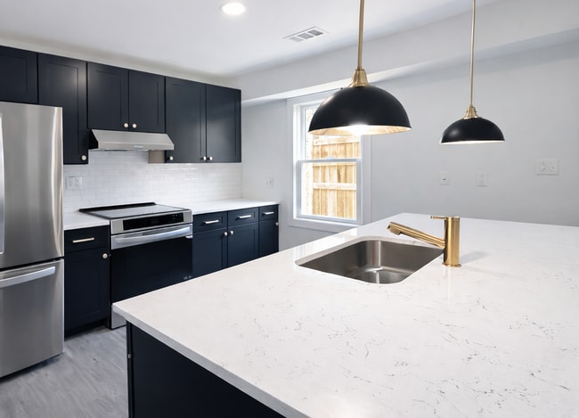 201 W 37th St in Savannah, GA - Building Photo - Building Photo