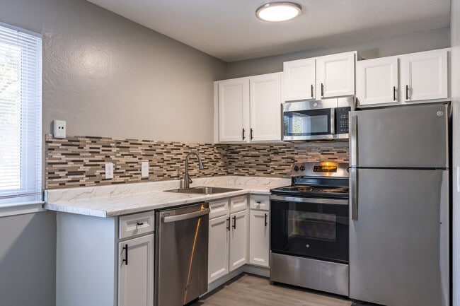 University Square Apartments in Davis, CA - Foto de edificio - Interior Photo