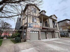 7899 NE Rockne Way in Hillsboro, OR - Building Photo