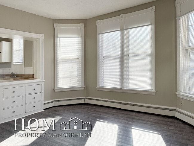 229 Center St, Unit 1 in Mankato, MN - Foto de edificio - Building Photo