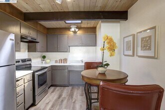 43512 Bryant St, Unit B in Fremont, CA - Foto de edificio - Building Photo