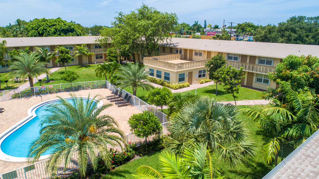 The Renee Garden Apartments in Pompano Beach, FL - Building Photo