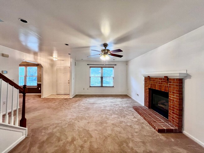 312 Tarneywood Dr in Chesapeake, VA - Building Photo - Building Photo