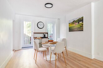 209 1st Ave in New York, NY - Building Photo - Building Photo