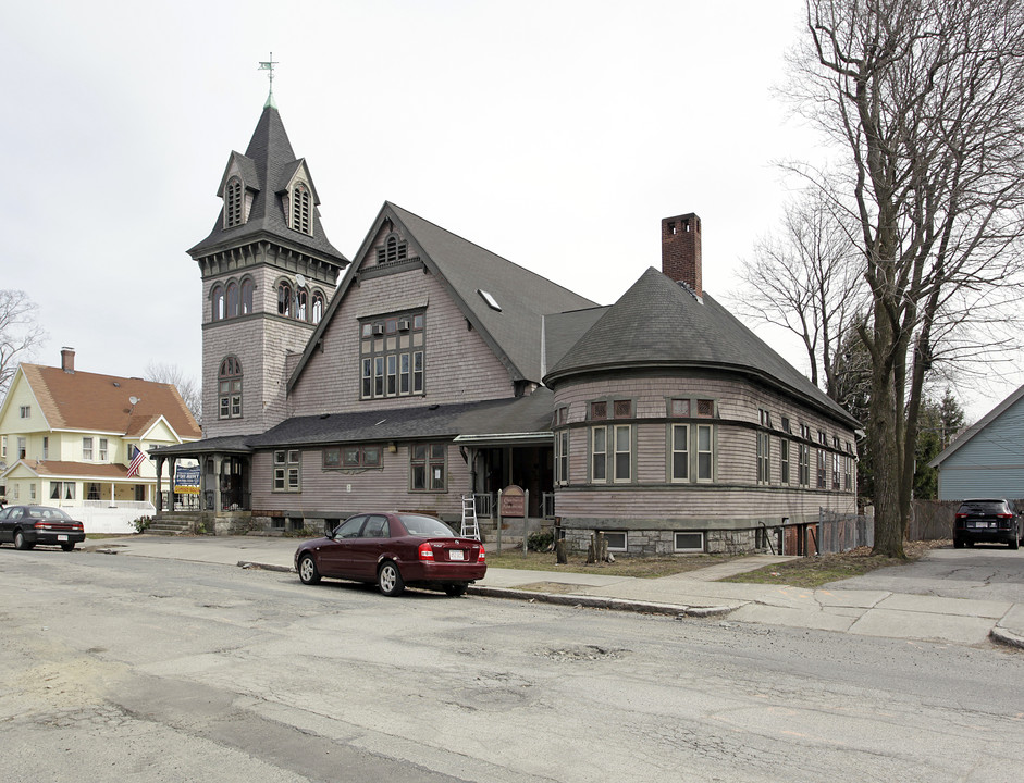 111 Woodland St in Worcester, MA - Foto de edificio