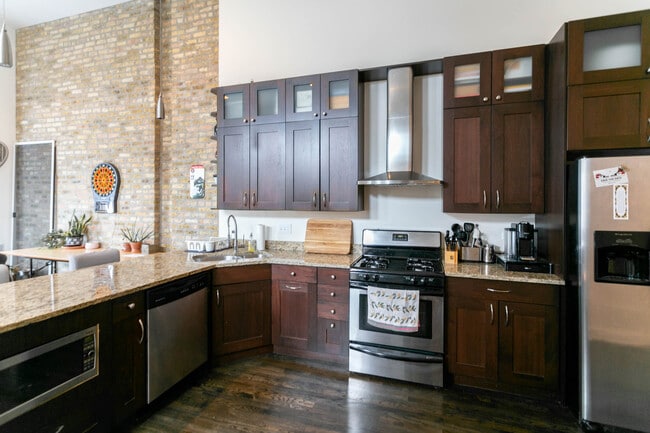 1359 N Noble St, Unit 1 in Chicago, IL - Foto de edificio - Building Photo