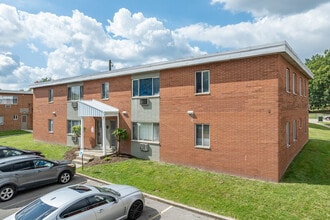 Creekside Apartments in Cleveland, OH - Foto de edificio - Building Photo