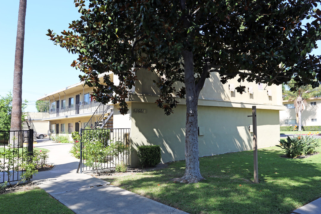 11601 Stuart Dr in Garden Grove, CA - Building Photo