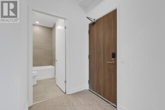 8188 Yonge St in Vaughan, ON - Building Photo - Building Photo