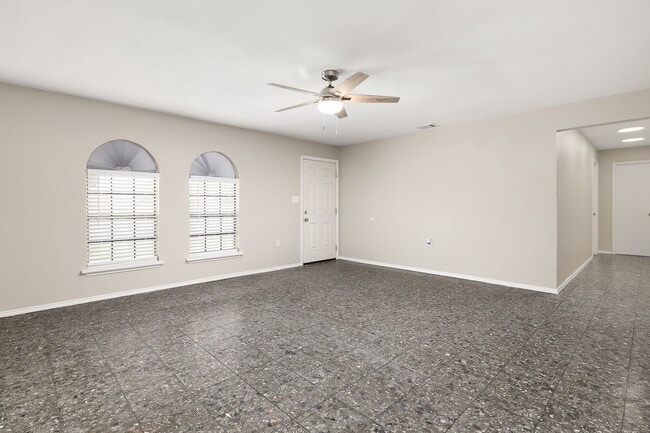 5004 Oleander Dr in San Juan, TX - Foto de edificio - Building Photo