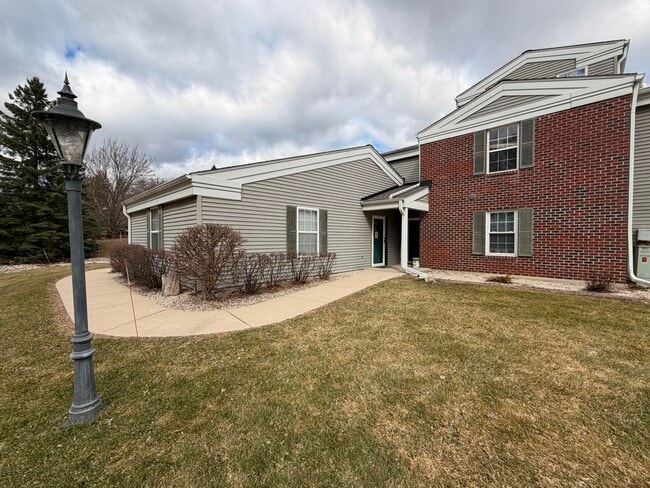 N17W26887 E Fieldhack Dr