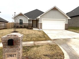 19017 Tarver Wy in Edmond, OK - Building Photo