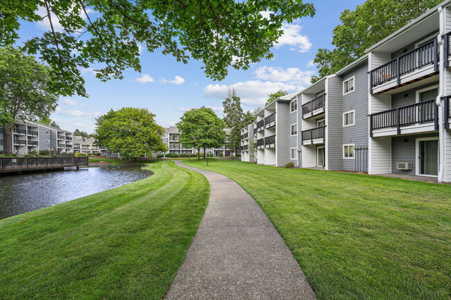 Rock Creek 185 in Portland, OR - Foto de edificio - Building Photo