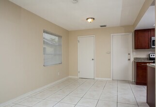 1655 N 50th Ave in Hollywood, FL - Building Photo - Building Photo