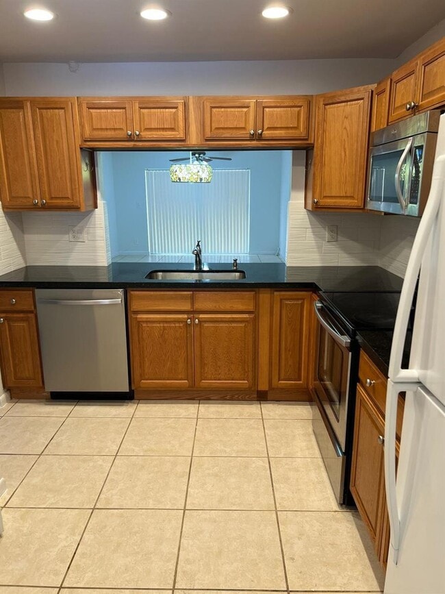 24 Laredo Pl, Unit 1 in Davie, FL - Building Photo - Building Photo