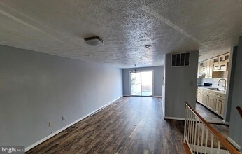 2208 Cocquina Dr in Reston, VA - Building Photo - Building Photo